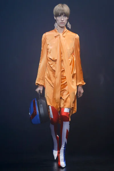 Look 37